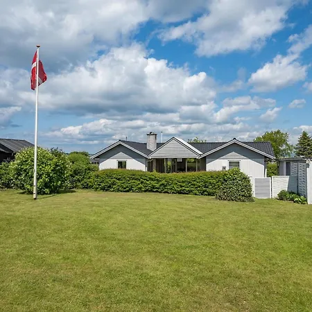 Rise - 250m From The Sea By Interhome Bøjden